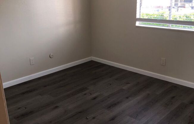 L-Pinetree Apartments
