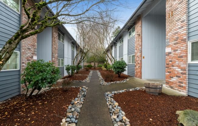 ONE MONTH FREE! Sagewood Estates | Pet-Friendly 1 & 2 Bedroom Apartments in NE Portland