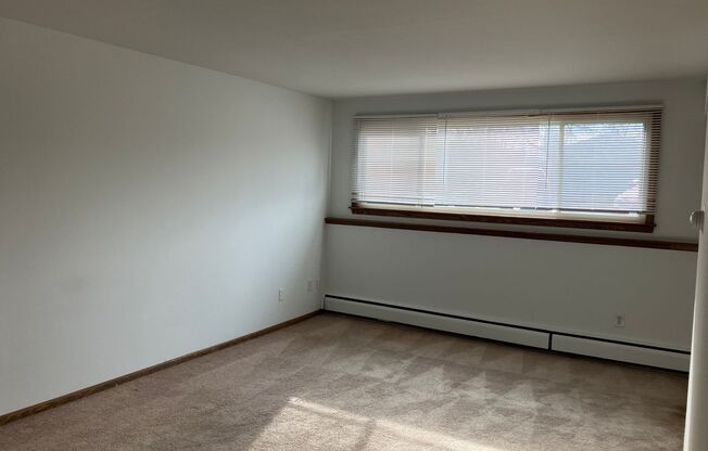 1 bed, 1 bath, 725 sqft, $1,125, Unit 1220-044