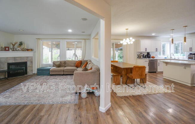 11011 NE 104 ST