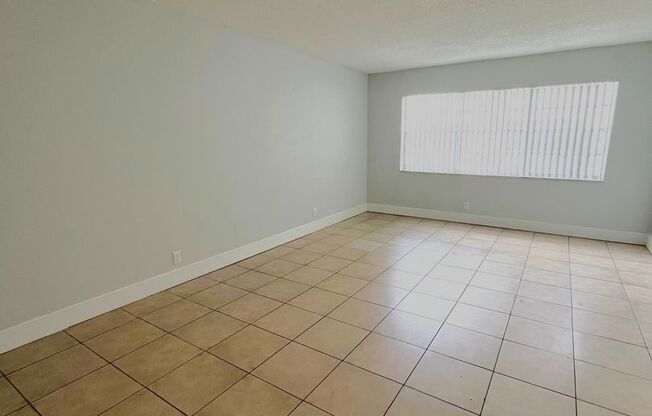 1 bed, 1.5 baths, 655 sqft, $1,629, Unit 500-04