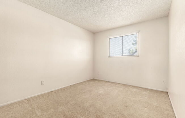 5742 N 43 DR