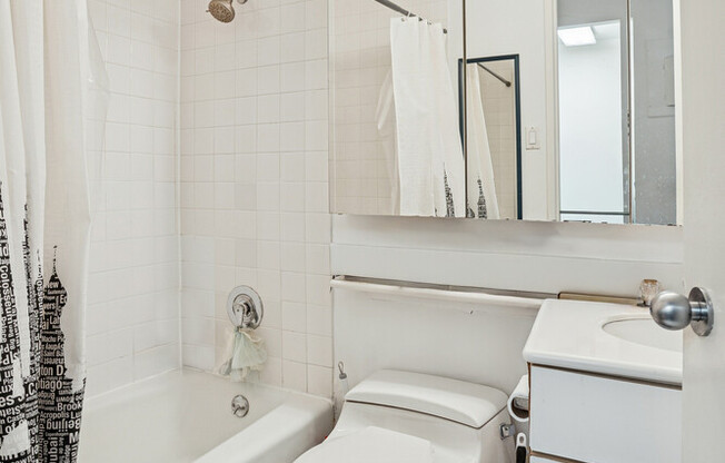 Studio, 1 bath, 400 sqft, $3,300, Unit 10J