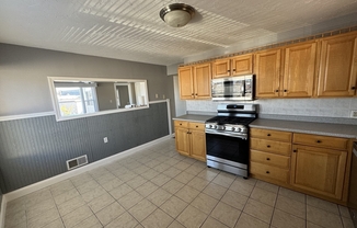 3 beds, 1 bath, 1,121 sqft, $3,300, Unit 2