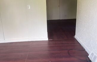 3 beds, 1 bath, $750