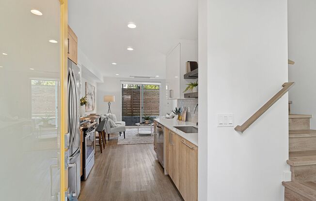 Modern 2bd/2ba Townhome with Rooftop & Parking!