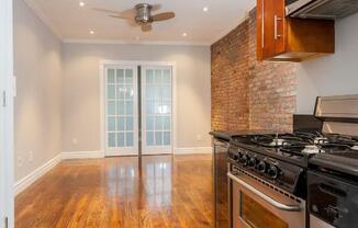 380 E 10 ST