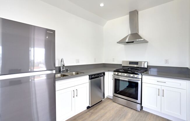 722 S Manhattan Place