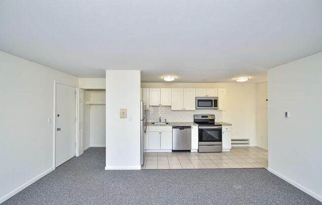 1 bed, 1 bath, 585 sqft, $2,200