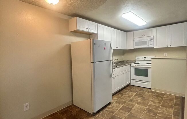 1 bed, 1 bath, 576 sqft, $1,195, Unit 14