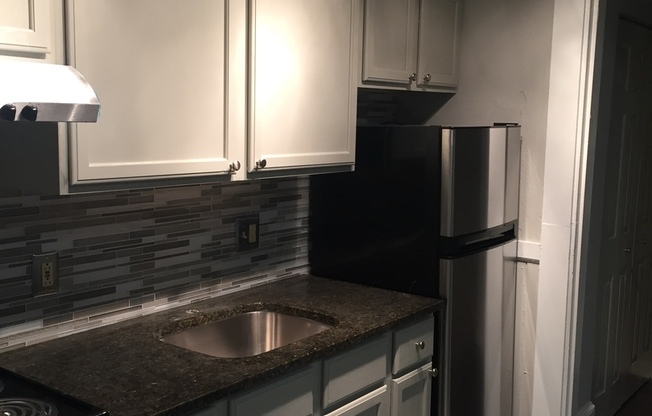 2 beds, 1 bath, 683 sqft, $1,025, Unit 27