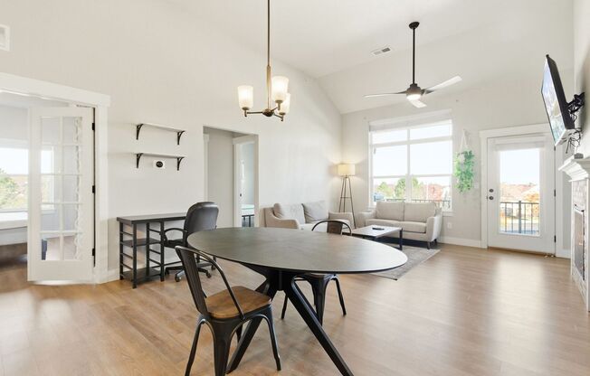 3 beds, 2 baths, $1,995, Unit APARTMENT 307