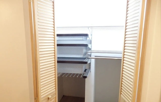 Studio, 1 bath, 275 sqft, $2,900, Unit 1-W