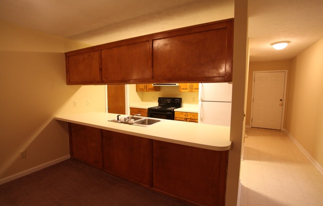 3 beds, 2 baths, $1,250, Unit # 9 B