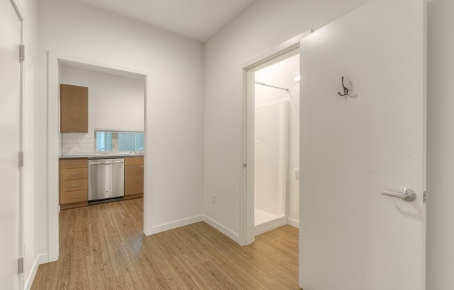 Studio, 1 bath, 350 sqft, $1,096, Unit A5