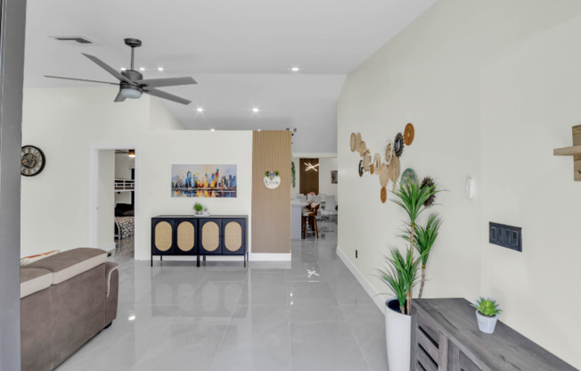 7381 NW 35 CT