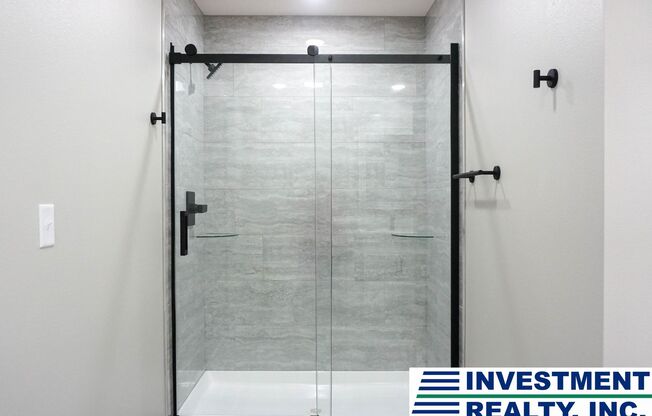 2 beds, 2 baths, $1,795, Unit A