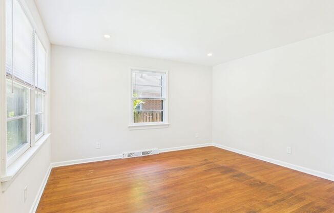 Cozy, 3 Bedroom Brick Cape in Fulton Hill Available NOW!
