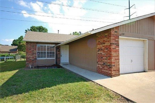 3 beds, 2 baths, 1,200 sqft, $1,400, Unit 519
