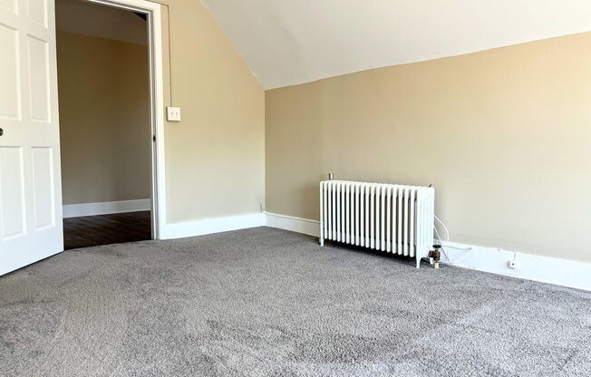 2 beds, 1 bath, $1,495, Unit 5