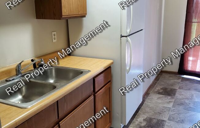 2 beds, 1 bath, $895