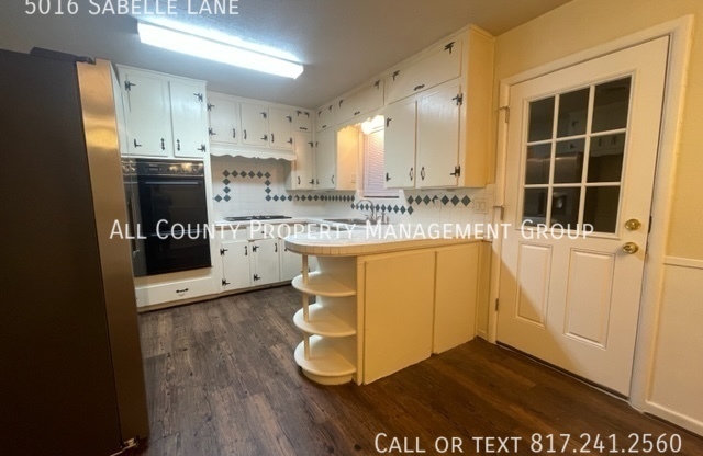 5016 SABELLE LN
