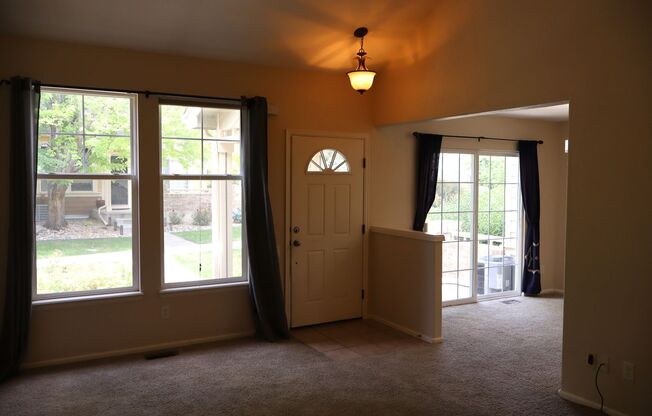 Beautiful 2 Bedroom Townhome Steps from Parks & Schools