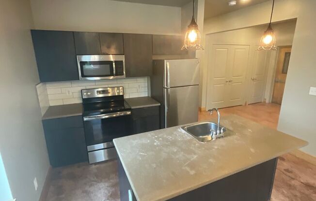 6 beds, 6.5 baths, $8,910, Unit Apt 201-303