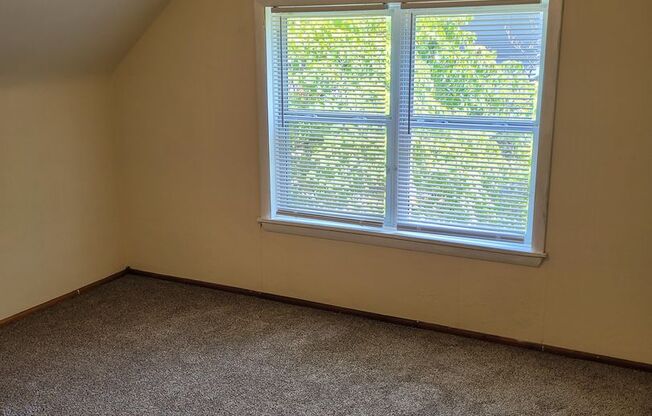 2 beds, 1 bath, $1,200