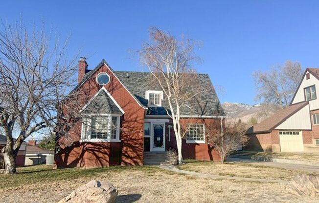 Beautifully furnished home with 2 car garage