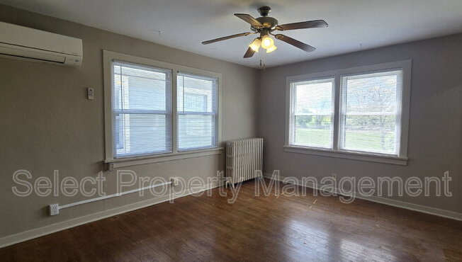 1033 EDGEWATER AVE
