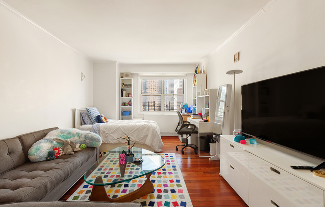 3 beds, 5 baths, 2,700 sqft, $14,000, Unit 21CDE