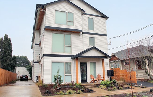Recent Construction 3 Bedroom Custom Townhome in the Perfect Sellwood Location!
