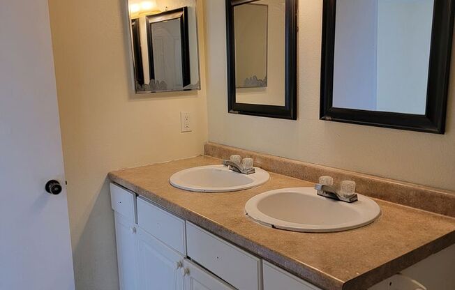 2 beds, 1 bath, $1,275, Unit # 2-308