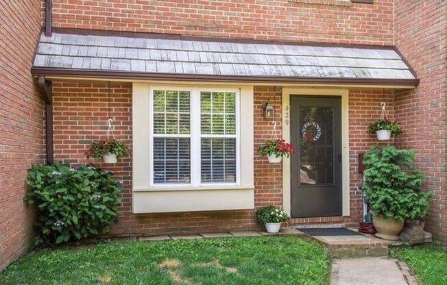 Beautiful updated 3-bedroom 1.5 bath townhome available for rent 6/1 in East Norriton!