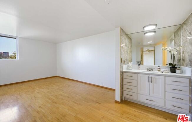 2 beds, 2 baths, 1,099 sqft, $4,500, Unit 1210