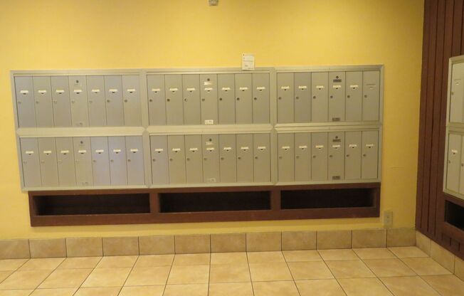 LARGE STUDIO IN SUNNY MISSION W/PARKING