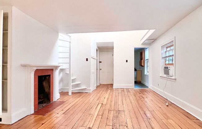 Large 1 BR Located On Historical, Tree Lined Clinton Street!*Available September*