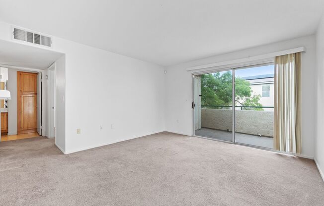 Beautiful 2 Bedroom Condo with Community Pool in Whitney, Las Vegas!