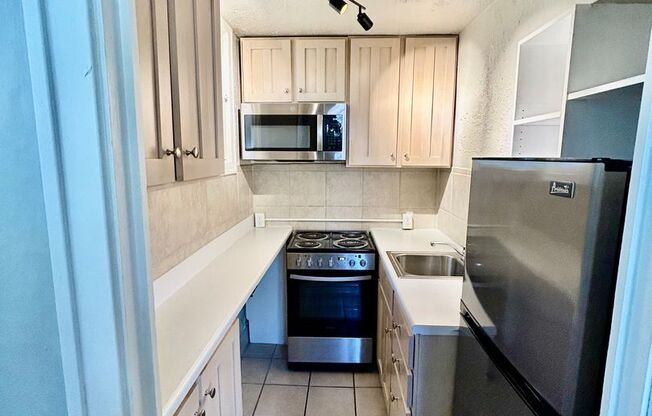 Studio, 1 bath, 200 sqft, $895, Unit 2