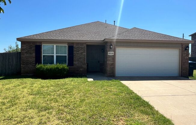 Spacious 3 Bedroom 2 Bathroom Home in Mustang School District