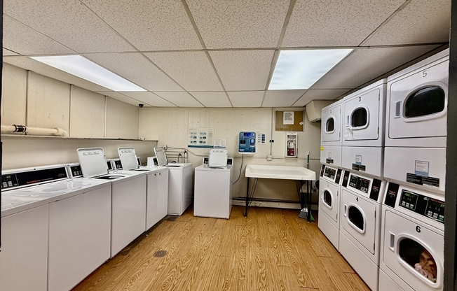 1 bed, 1 bath, 999 sqft, $1,900, Unit 4L