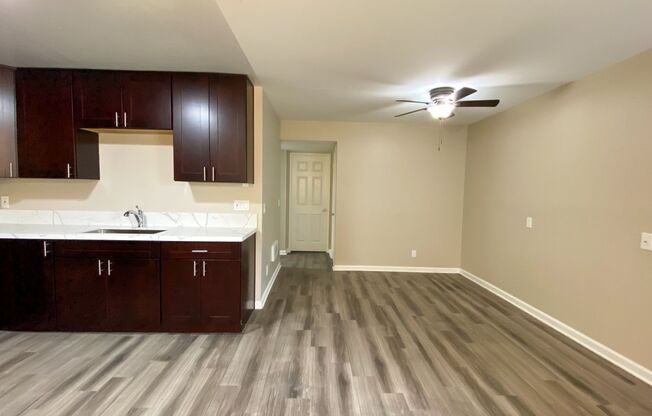 3 beds, 1 bath, $2,699, Unit 4964-07