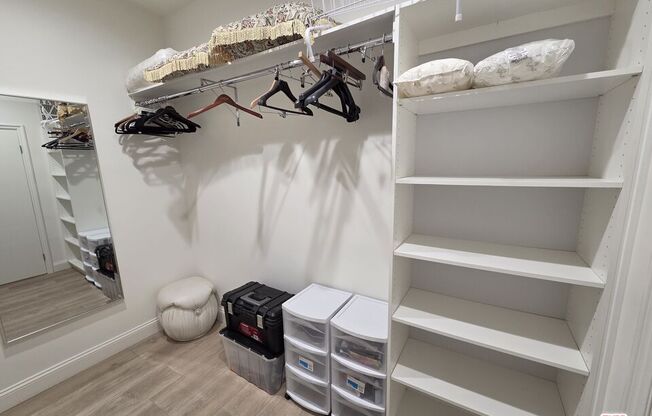 5333 Zelzah Ave Apt 238