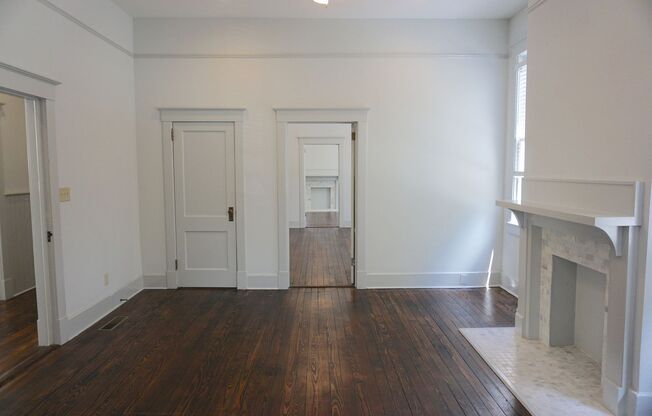 4 BED | 2 BATH | DOWNSTAIRS APARTMENT IN THE HEART OF DOWNTOWN