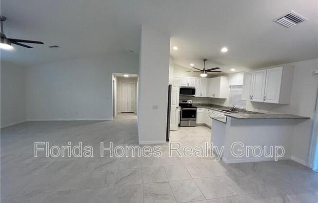309 SE 19 LN
