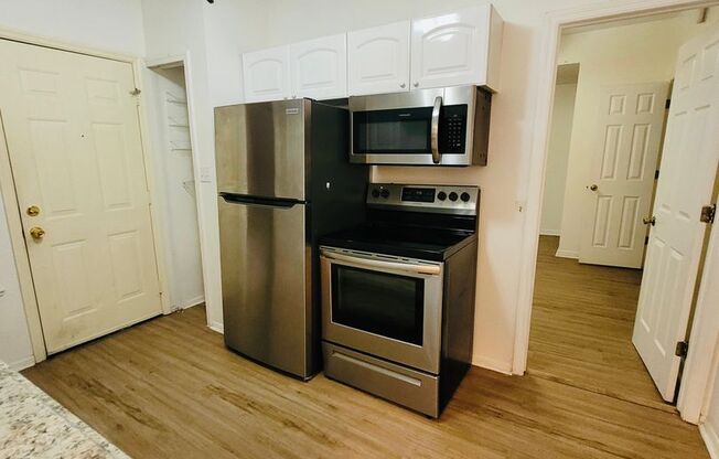 2 beds, 2 baths, 995 sqft, $1,700, Unit 410 Livingston St Unit 3