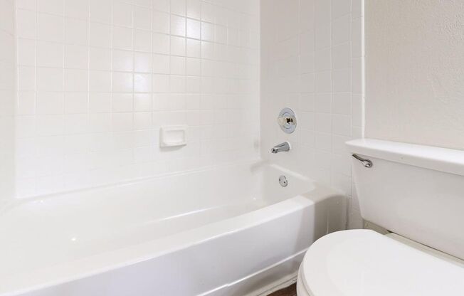 1 bed, 1 bath, 583 sqft, $929, Unit 422
