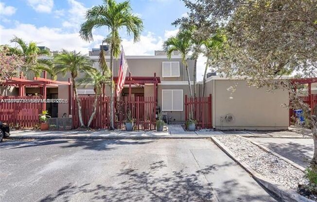 1281 W Fairway Rd th 1281, Pembroke Pines, FL 33026