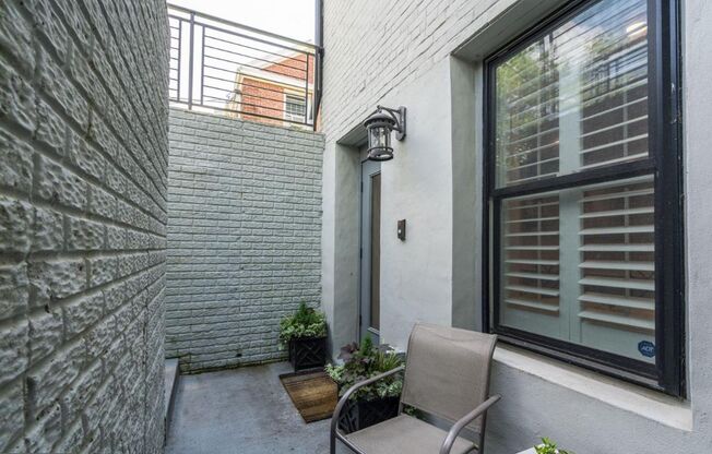 Glover Park Beauty with Parking